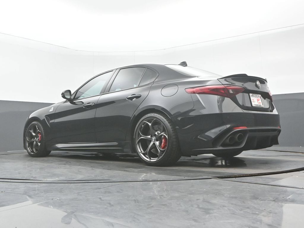 Used 2022 Alfa Romeo Giulia Quadrifoglio RWD image 32