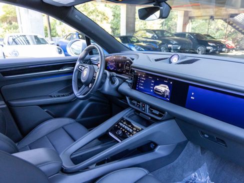 Certified 2025 Porsche Macan Electric RWD image 53
