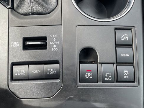 Used 2024 Toyota Highlander XLE AWD/4WD image 23