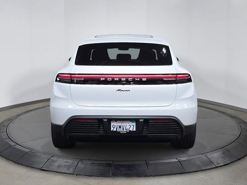 Certified 2025 Porsche Macan Electric image 6