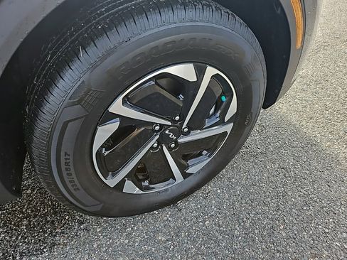 Used 2025 Kia Sportage LX image 17