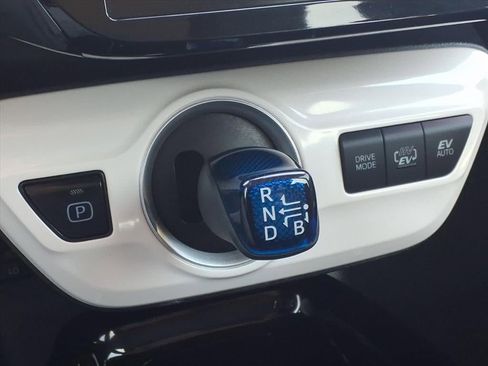 Used 2019 Toyota Prius Prime Premium image 29