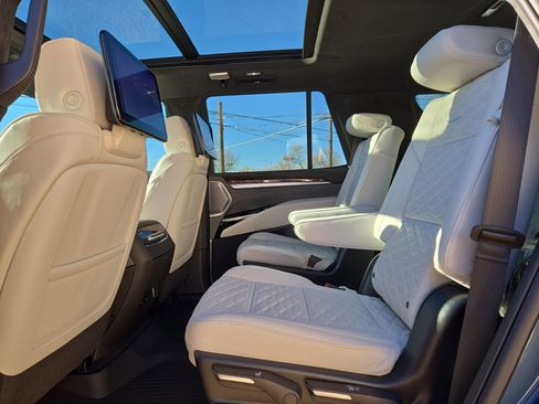 New 2026 Cadillac Escalade Platinum Sport w/ LPO, ONYX Package image 13