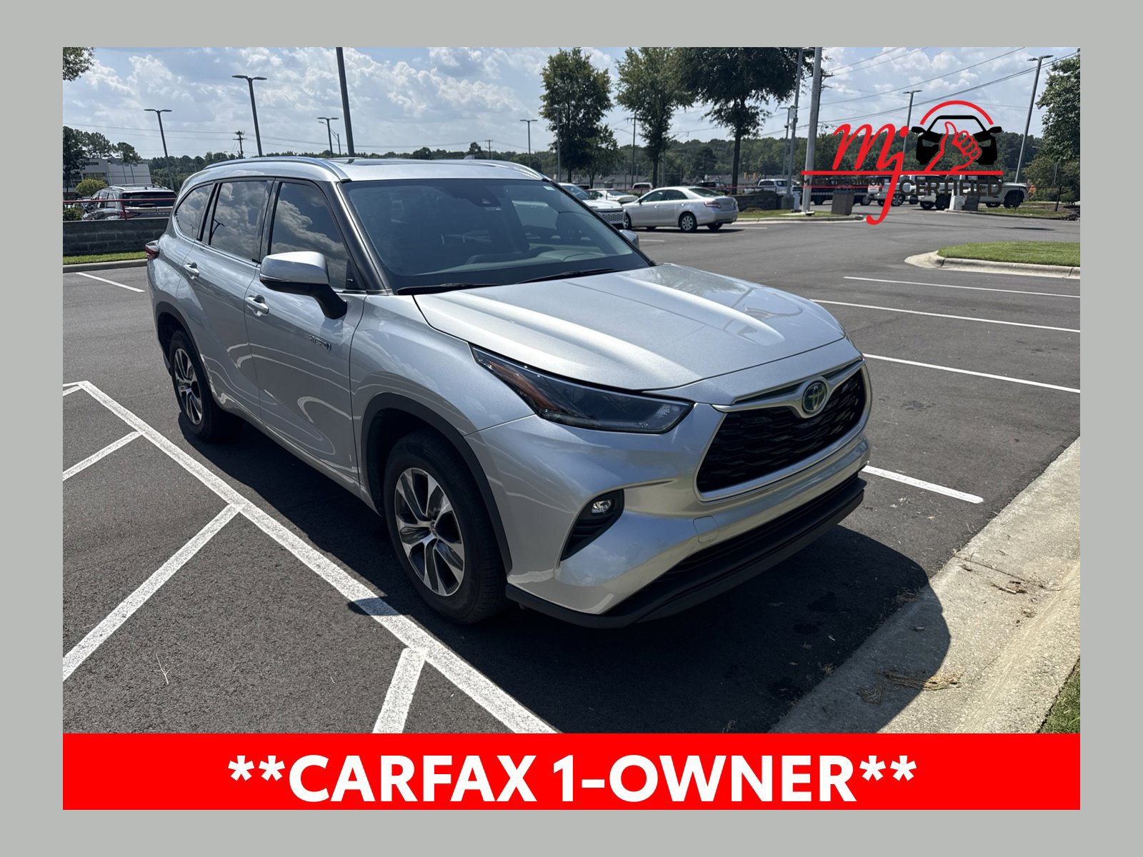 Used 2021 Toyota Highlander XLE FWD image 1