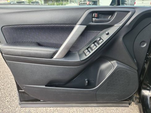 Used 2018 Subaru Forester 2.5i AWD/4WD image 18