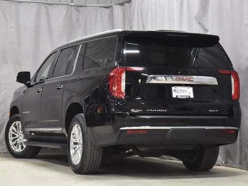 Used 2023 GMC Yukon XL SLT image 2