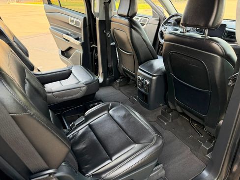 Used 2020 Ford Explorer XLT w/ Equipment Group 202A AWD/4WD image 12