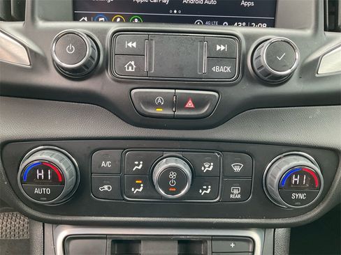 Used 2024 GMC Terrain SLT image 21