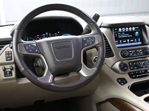 Used 2018 GMC Yukon Denali w/ Denali Ultimate Package AWD/4WD image 8