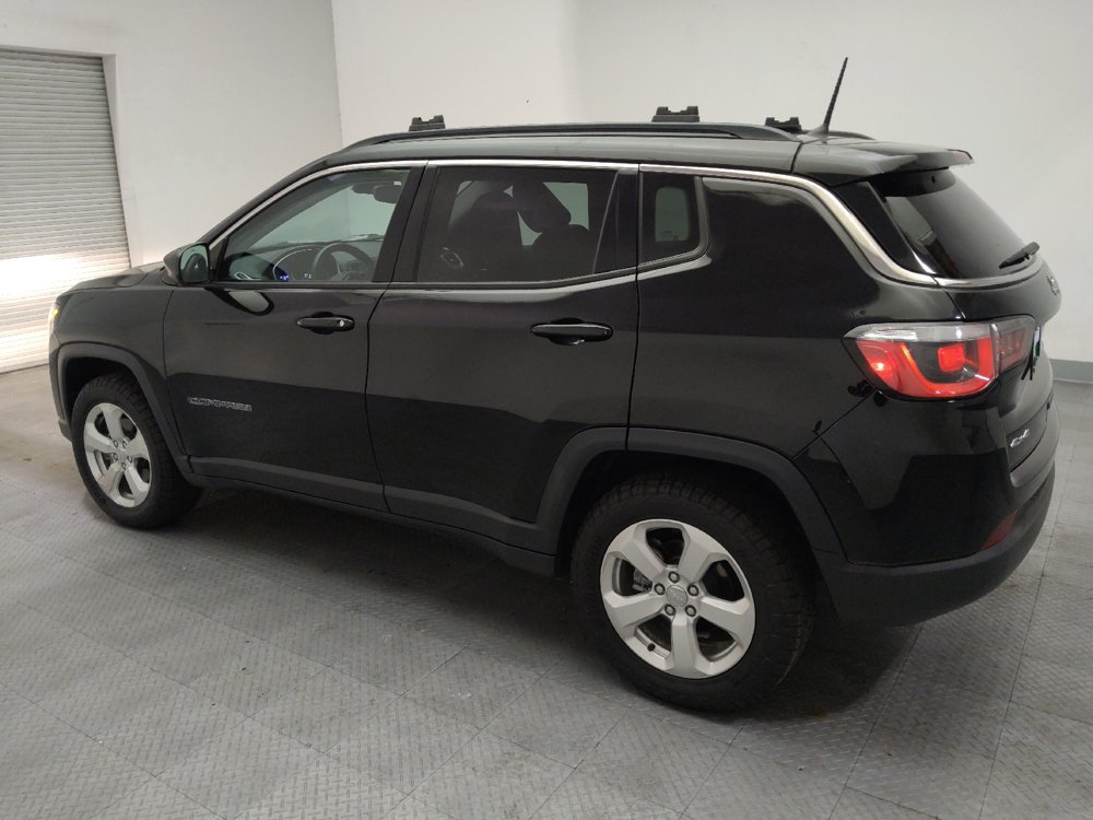 Used 2017 Jeep Compass Latitude w/ Cold Weather Group AWD/4WD image 3