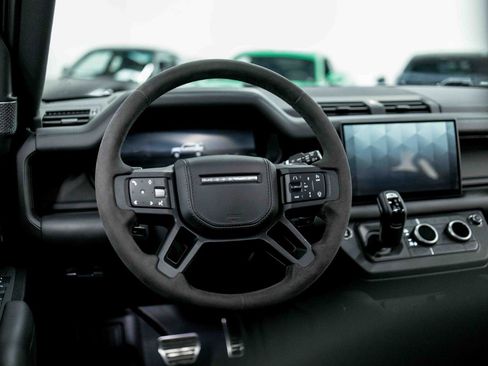 Used 2024 Land Rover Defender 110 V8 AWD/4WD image 89