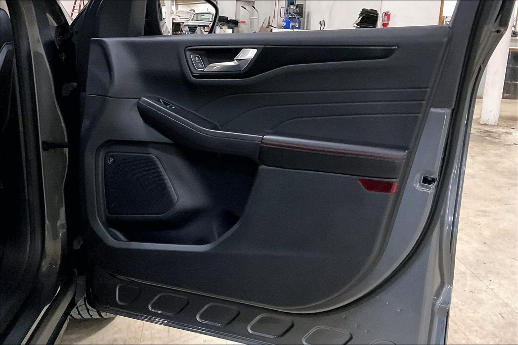 Certified 2022 Ford Escape SEL w/ SEL Stealth AWD Package image 23