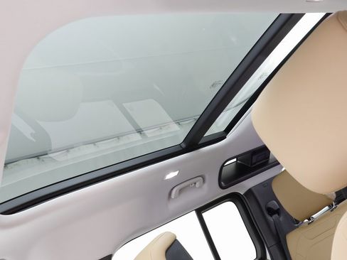 Used 2025 Land Rover Defender 110 S image 14