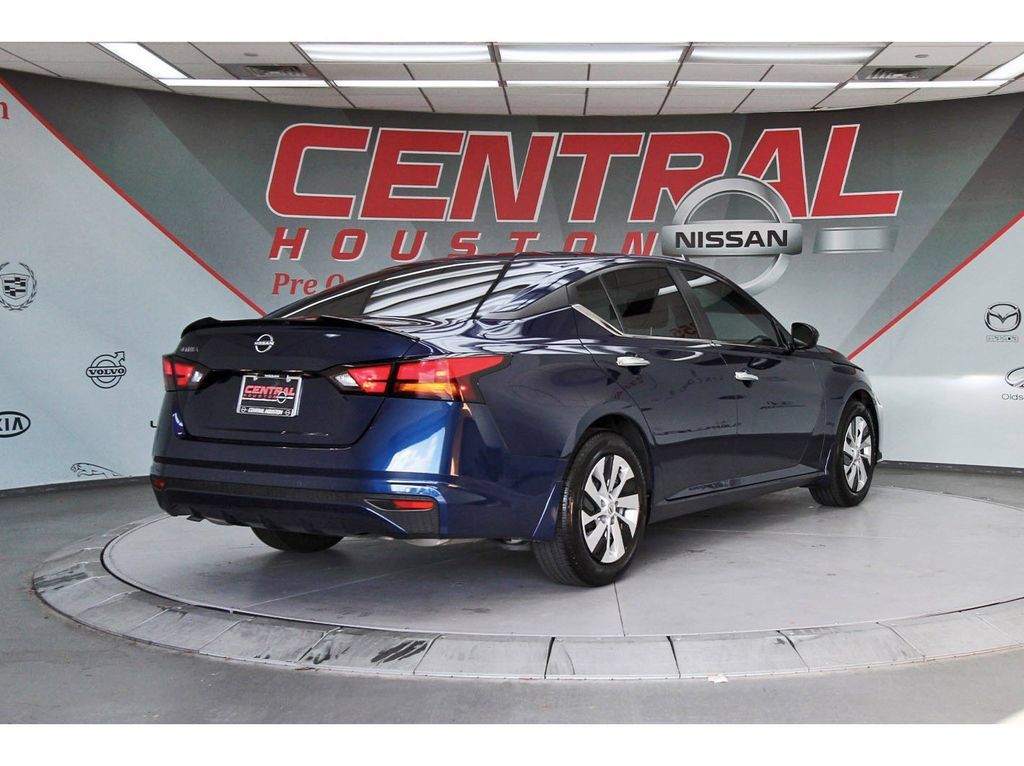 Certified 2024 Nissan Altima 2.5 S FWD image 5