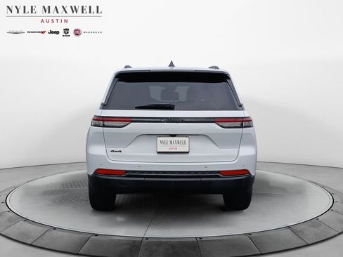 Used 2024 Jeep Grand Cherokee Altitude AWD/4WD image 15
