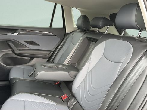 New 2026 Volkswagen Tiguan SE FWD image 29