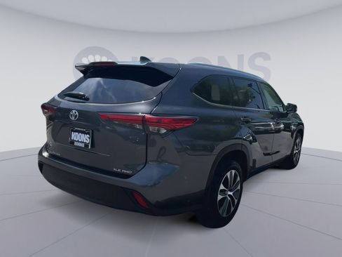 Used 2022 Toyota Highlander XLE image 11