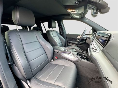 Used 2024 Mercedes-Benz GLS 450 4MATIC image 35