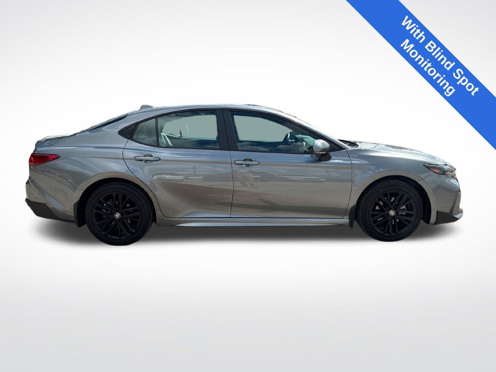Used 2026 Toyota Camry SE AWD/4WD image 2