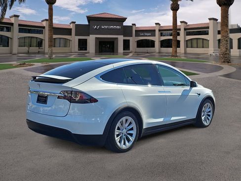 Used 2018 Tesla Model X 75D AWD/4WD image 8