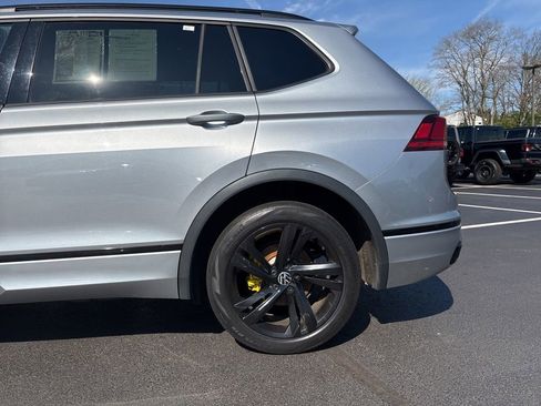 Used 2023 Volkswagen Tiguan SE R-Line AWD/4WD image 4
