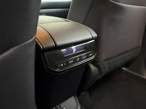 Used 2025 Toyota Highlander LE FWD image 20