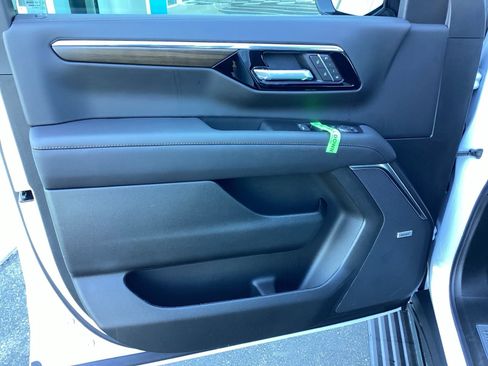 New 2026 Chevrolet Suburban High Country AWD/4WD image 24