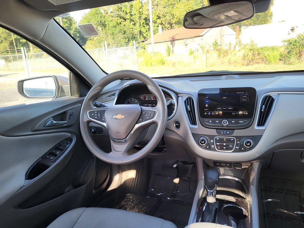 Used 2025 Chevrolet Malibu LT FWD image 12