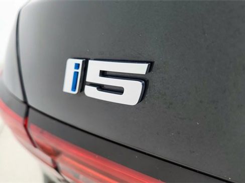 Used 2024 BMW i5 eDrive40i w/ Premium Package image 17
