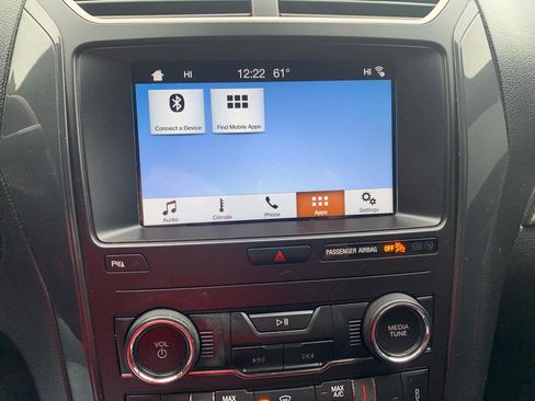 Used 2018 Ford Explorer XLT w/ Equipment Group 202A AWD/4WD image 31