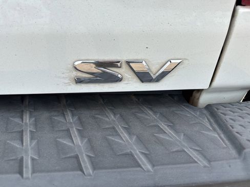 Used 2018 Nissan Titan SV image 9