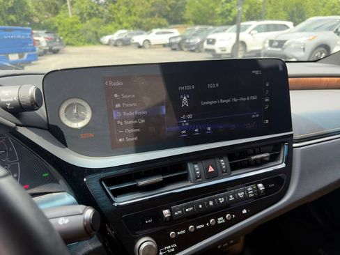 Used 2022 Lexus ES 250 w/ Premium Package AWD/4WD image 10