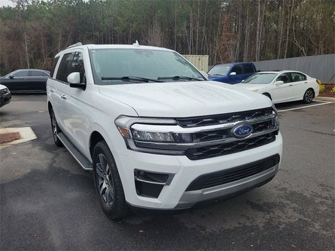 Used 2023 Ford Expedition Limited image 3