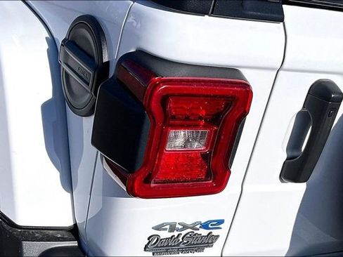 Used 2022 Jeep Wrangler Unlimited Sahara w/ Cold Weather Group image 30