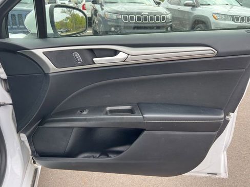Used 2020 Ford Fusion SE FWD image 6