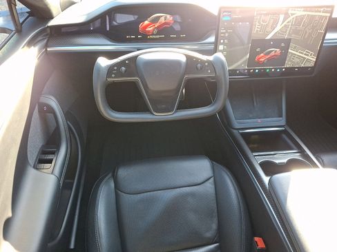 Used 2021 Tesla Model S Plaid image 11