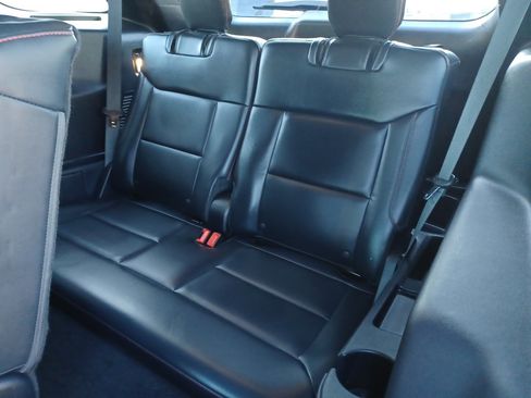 Used 2025 Ford Explorer ST-Line w/ ST-Line Street Pack image 8