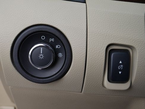 Used 2017 Ford Taurus Limited image 7