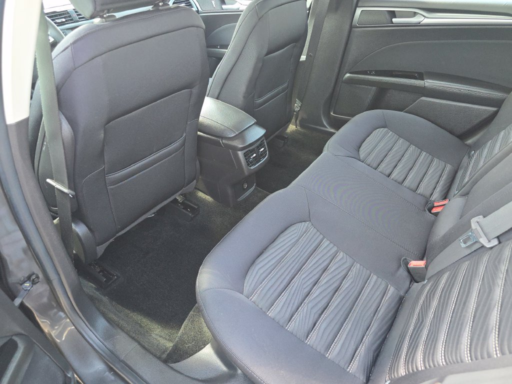 Used 2016 Ford Fusion SE FWD image 20