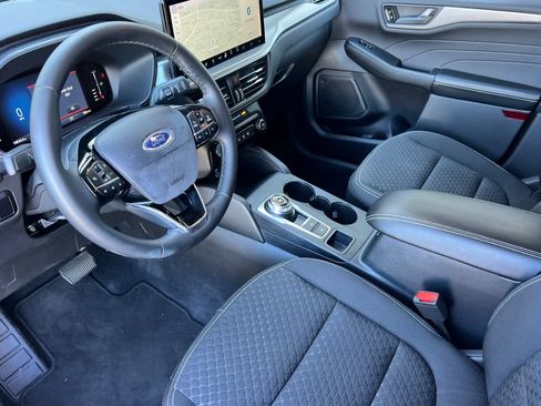 Used 2023 Ford Escape Active w/ Tech Pack #1 AWD/4WD image 11