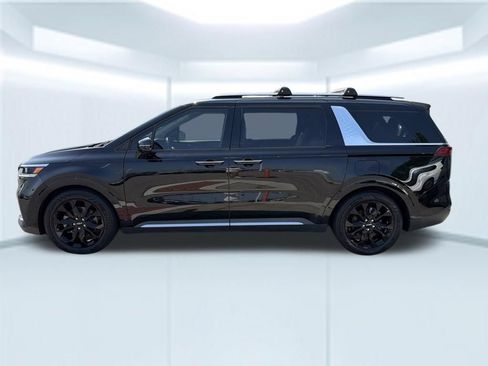Used 2022 Kia Carnival SX FWD image 3