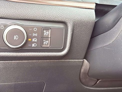 Used 2020 Ford Explorer Limited w/ Equipment Group 310A AWD/4WD image 36