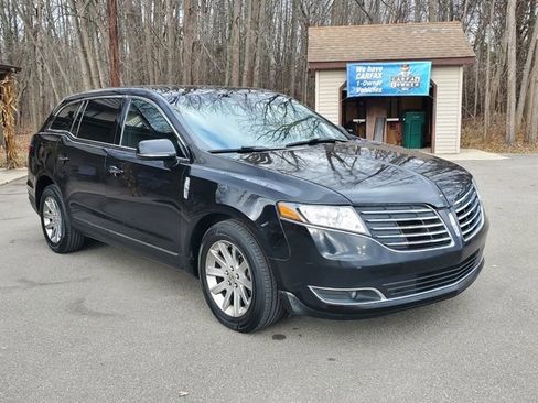 Used 2019 Lincoln MKT AWD image 8