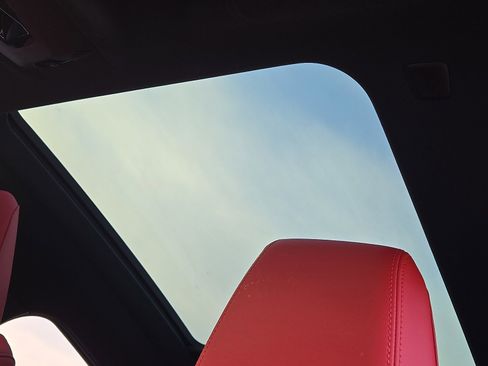 Certified 2025 BMW X2 xDrive28i w/ Premium Package image 15