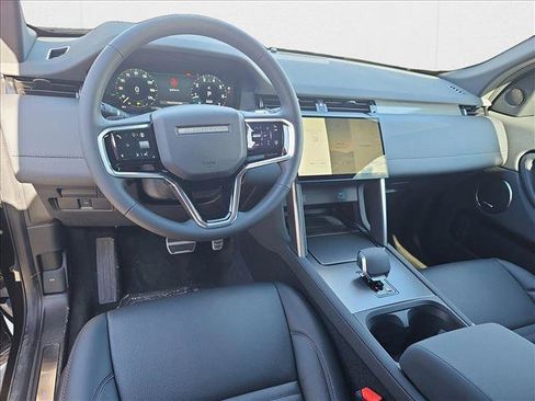 Used 2025 Land Rover Discovery Sport Dynamic SE image 18