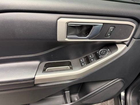 Used 2021 Ford Explorer XLT w/ Equipment Group 202A AWD/4WD image 15