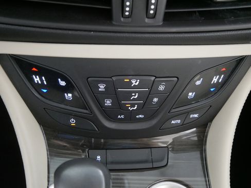 Used 2020 Buick Envision Premium w/ Driver Confidence Package image 23