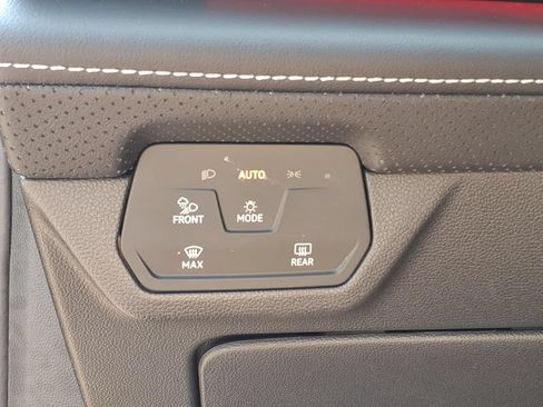 Used 2024 Volkswagen Atlas Cross Sport SEL R-Line AWD/4WD image 18