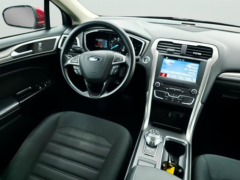 Used 2017 Ford Fusion SE w/ Fusion SE Technology Package FWD image 15