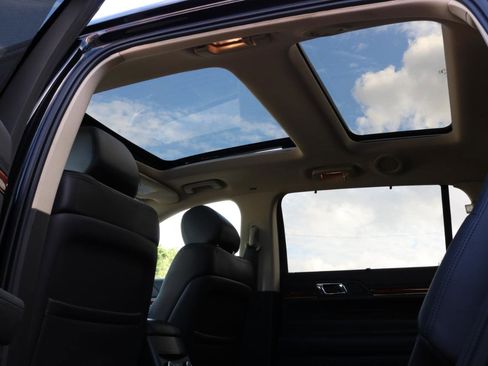 Used 2019 Lincoln MKT AWD image 36